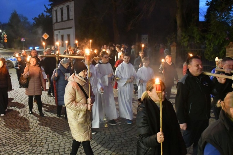 Rzepin. Poszli za krzyżem z Janem Pawłem II