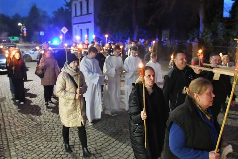 Rzepin. Poszli za krzyżem z Janem Pawłem II