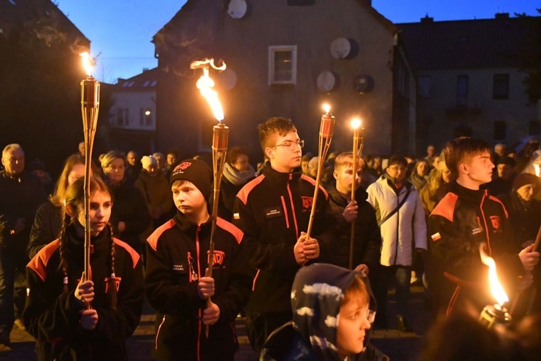Rzepin. Poszli za krzyżem z Janem Pawłem II