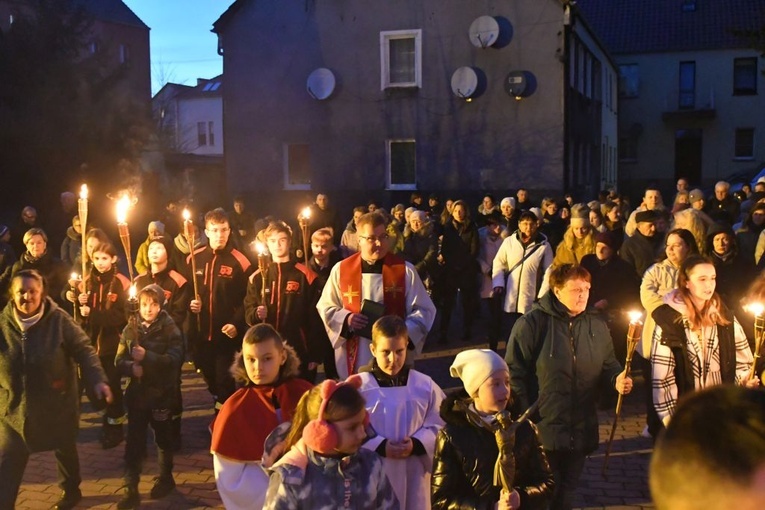 Rzepin. Poszli za krzyżem z Janem Pawłem II