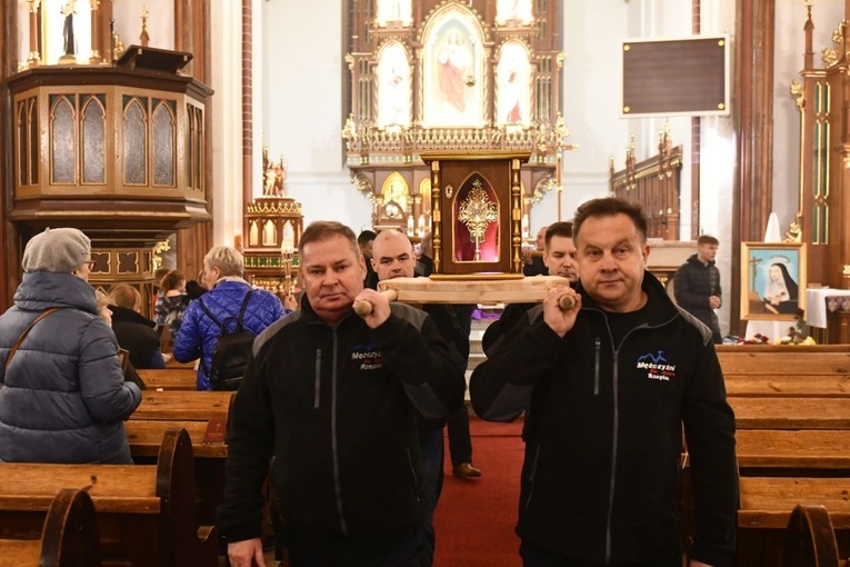 Rzepin. Poszli za krzyżem z Janem Pawłem II