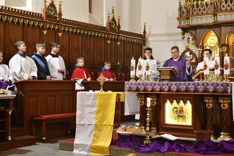 Rzepin. Poszli za krzyżem z Janem Pawłem II