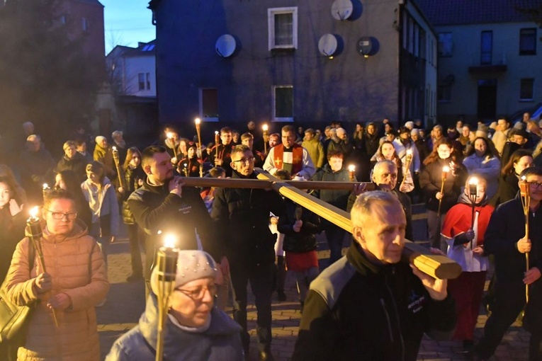 Rzepin. Poszli za krzyżem z Janem Pawłem II