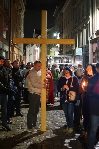 Wałbrzych. Droga Krzyżowa ulicami Śródmieścia