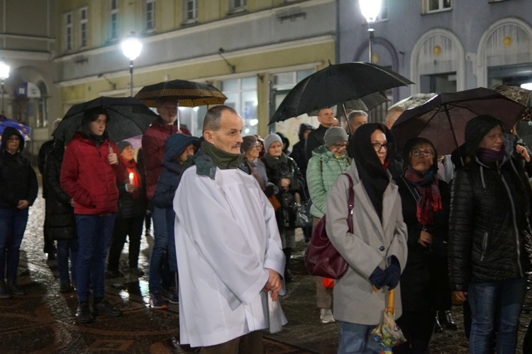 Wałbrzych. Droga Krzyżowa ulicami Śródmieścia