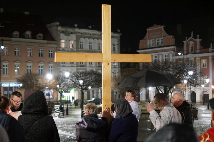 Wałbrzych. Droga Krzyżowa ulicami Śródmieścia