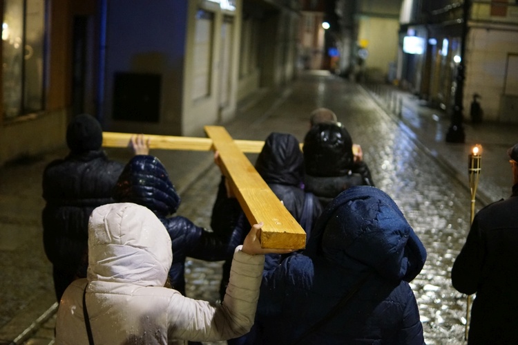 Wałbrzych. Droga Krzyżowa ulicami Śródmieścia