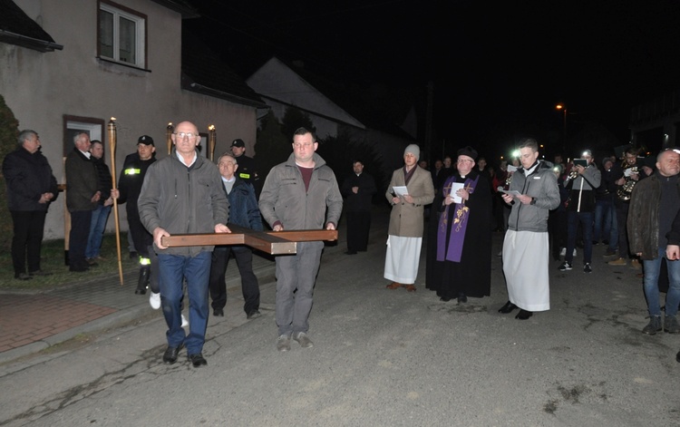 Jubileuszowa Droga Krzyżowa w Sławikowie