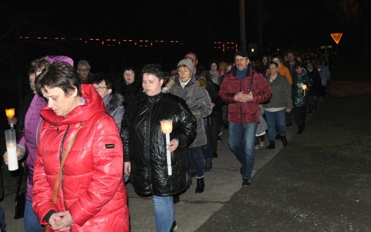 Jubileuszowa Droga Krzyżowa w Sławikowie