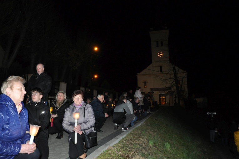 Jubileuszowa Droga Krzyżowa w Sławikowie