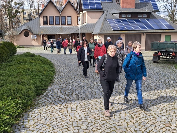 Caminowa pielgrzymka do Małujowic
