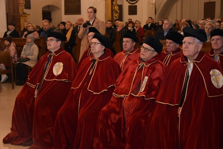 W Eucharystii uczestniczyli także wierni. 