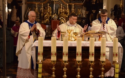 W centrum obchodów rocznicowych była uroczysta Eucharystia. 