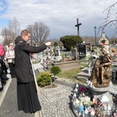 Grób dzieci nienarodzonych powstał w Brzęczkowicach