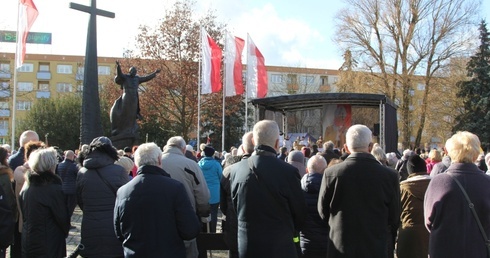 Msza św. pod papieskim pomnikiem