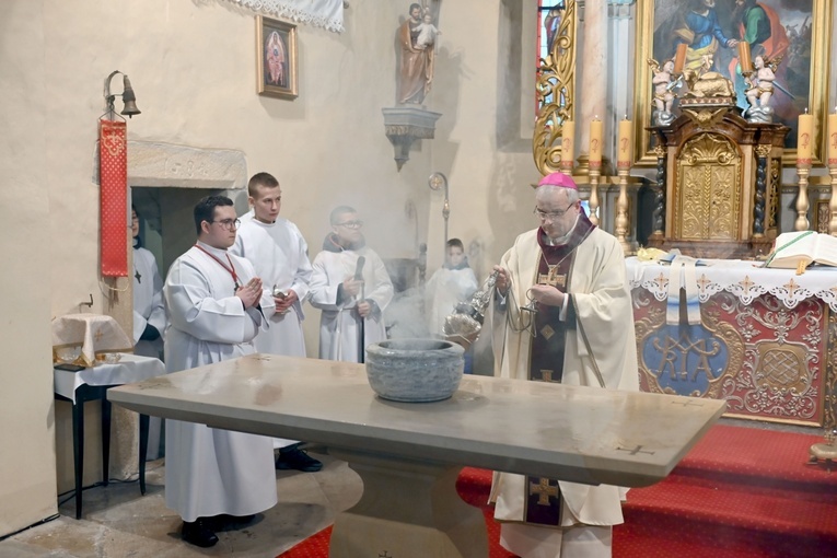 Poświęcenie ołtarza w Długopolu Górnym