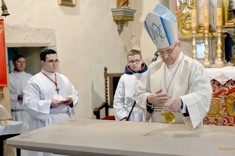 Poświęcenie ołtarza w Długopolu Górnym