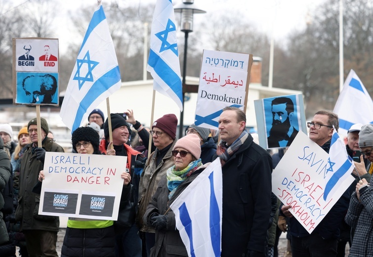 Izrael: Największy związek zawodowy ogłosił strajk generalny. Demonstranci znów przed parlamentem