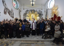 Wspólna fotografia uczestników z bp. Piotrem Turzyńskim.