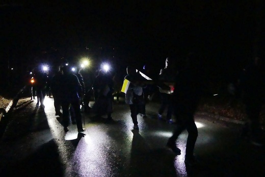 Dekanalna Droga Krzyżowa na Hrobaczą Łąkę 2023