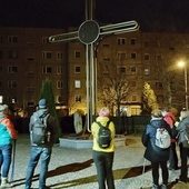 Uczestnicy EDK ze Świebodzic w trakcie wędrówki.