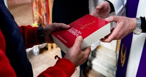 8 tysięcy Biblii dla więźniów