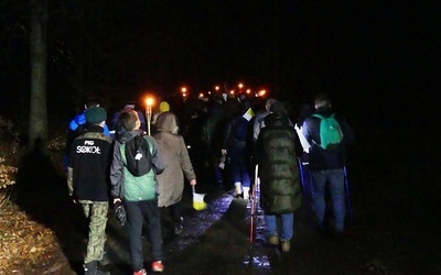 Na trasie Dekanalnej Drogi Krzyżowej na Hrobaczą Łąkę z Międzybrodzia Bialskiego.