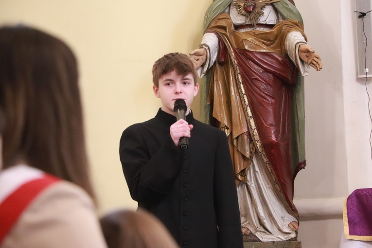 Poświęcenie sztandaru Szkoły Podstawowej SPSK im. s. Faustyny w Pniewie