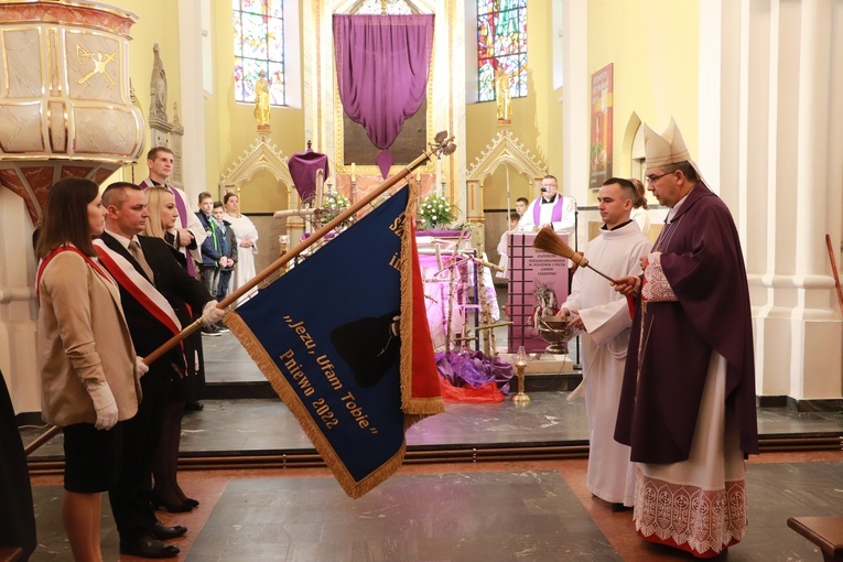 Poświęcenie sztandaru Szkoły Podstawowej SPSK im. s. Faustyny w Pniewie