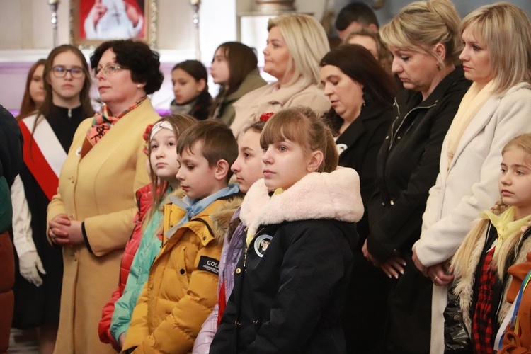 Poświęcenie sztandaru Szkoły Podstawowej SPSK im. s. Faustyny w Pniewie