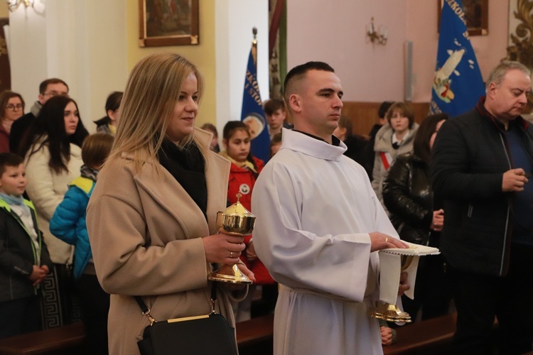 Poświęcenie sztandaru Szkoły Podstawowej SPSK im. s. Faustyny w Pniewie