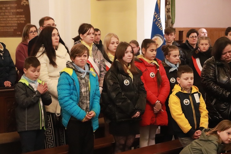 Poświęcenie sztandaru Szkoły Podstawowej SPSK im. s. Faustyny w Pniewie