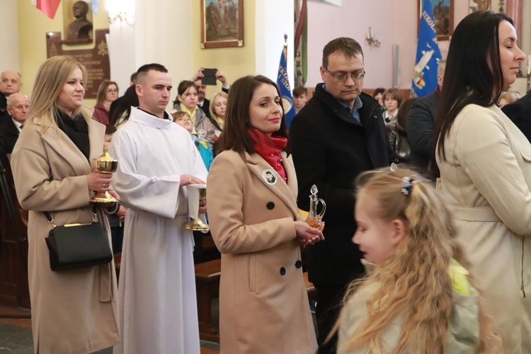 Poświęcenie sztandaru Szkoły Podstawowej SPSK im. s. Faustyny w Pniewie