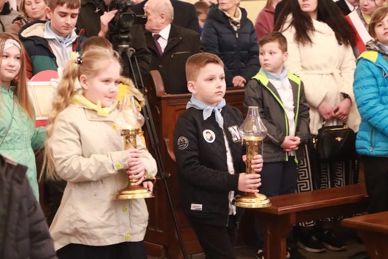 Poświęcenie sztandaru Szkoły Podstawowej SPSK im. s. Faustyny w Pniewie