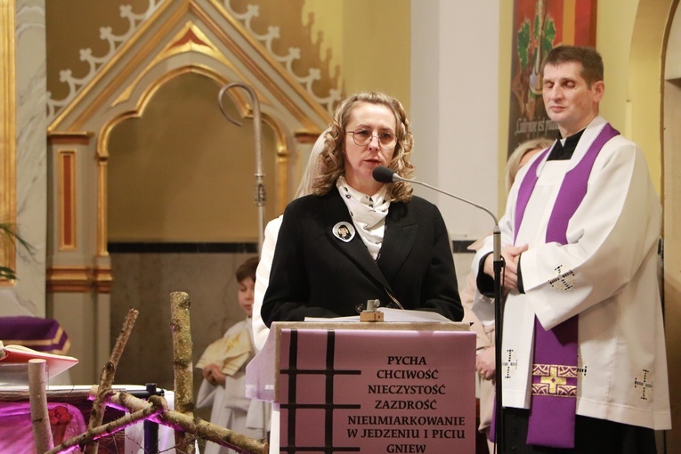 Poświęcenie sztandaru Szkoły Podstawowej SPSK im. s. Faustyny w Pniewie