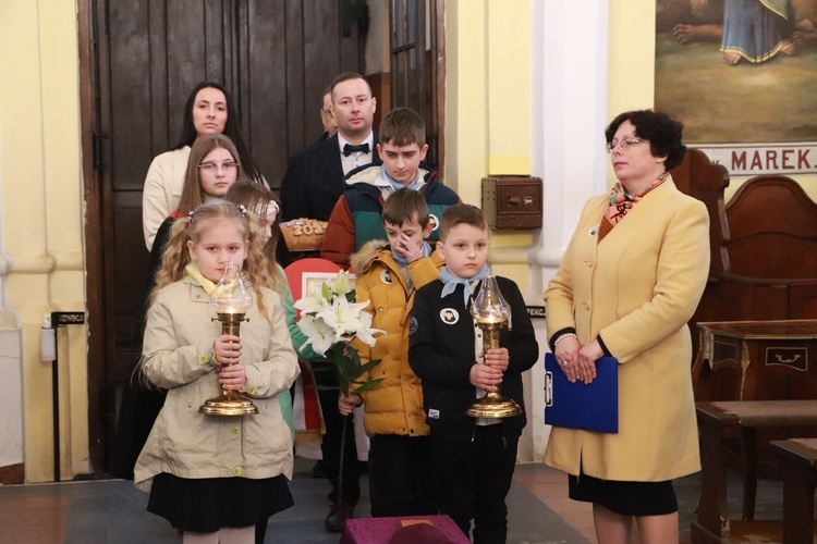 Poświęcenie sztandaru Szkoły Podstawowej SPSK im. s. Faustyny w Pniewie