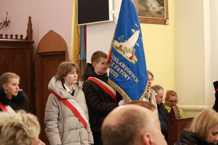 Poświęcenie sztandaru Szkoły Podstawowej SPSK im. s. Faustyny w Pniewie