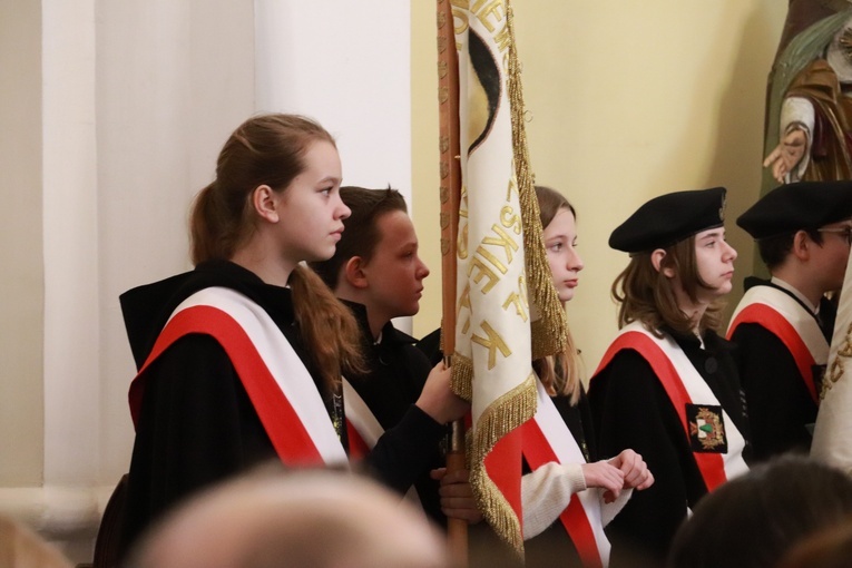 Poświęcenie sztandaru Szkoły Podstawowej SPSK im. s. Faustyny w Pniewie