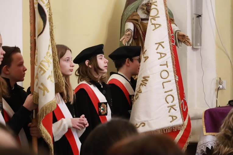 Poświęcenie sztandaru Szkoły Podstawowej SPSK im. s. Faustyny w Pniewie