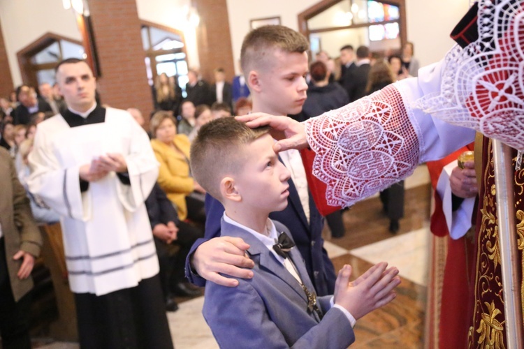 Bierzmowanie w par. pw. Miłosierdzia Bożego w Brzesku