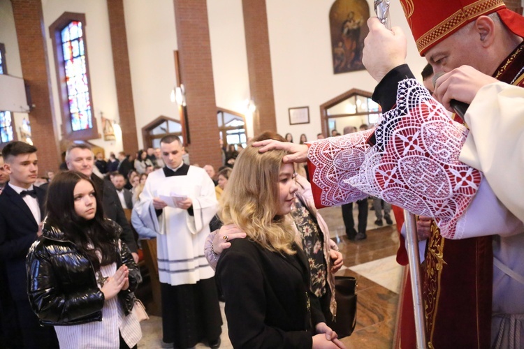 Bierzmowanie w par. pw. Miłosierdzia Bożego w Brzesku