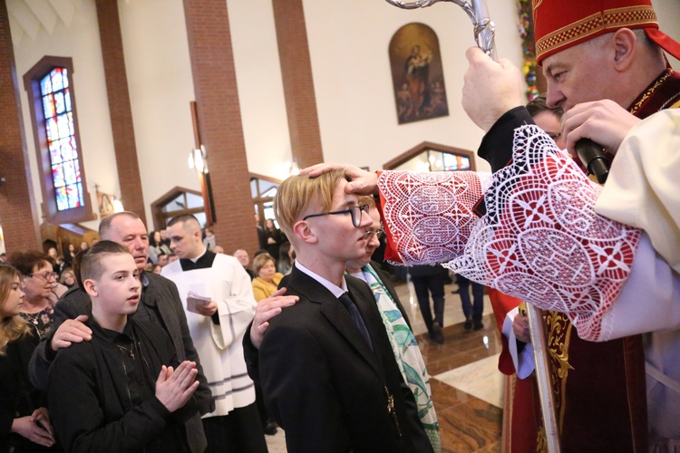 Bierzmowanie w par. pw. Miłosierdzia Bożego w Brzesku