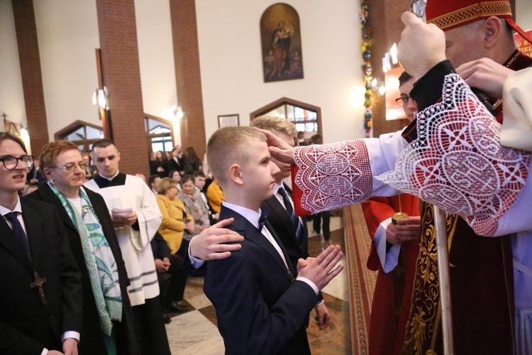 Bierzmowanie w par. pw. Miłosierdzia Bożego w Brzesku