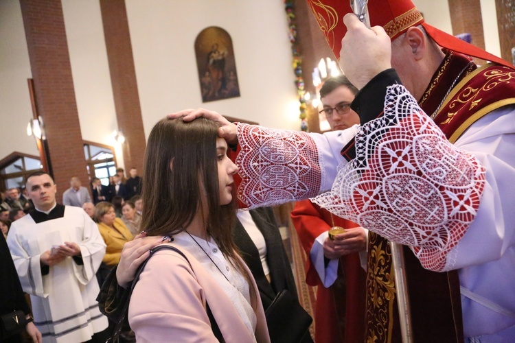 Bierzmowanie w par. pw. Miłosierdzia Bożego w Brzesku