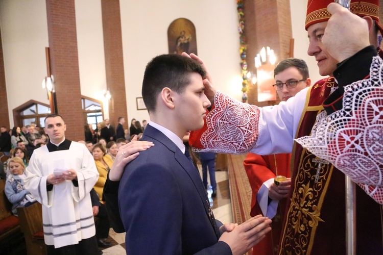 Bierzmowanie w par. pw. Miłosierdzia Bożego w Brzesku