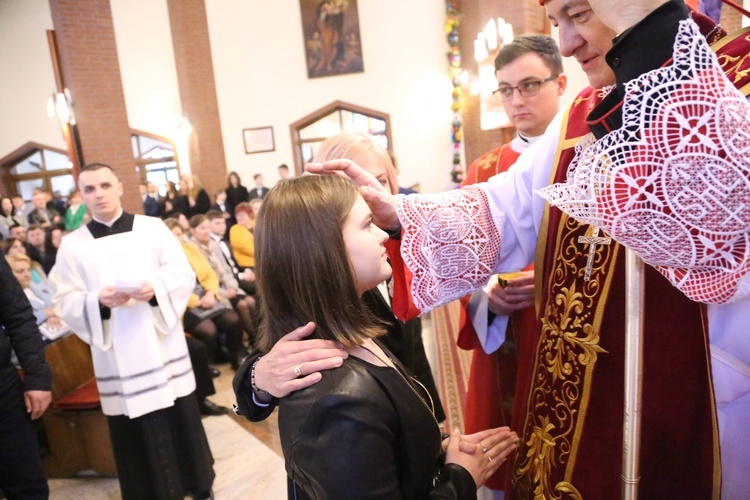 Bierzmowanie w par. pw. Miłosierdzia Bożego w Brzesku