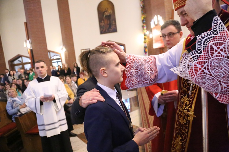 Bierzmowanie w par. pw. Miłosierdzia Bożego w Brzesku