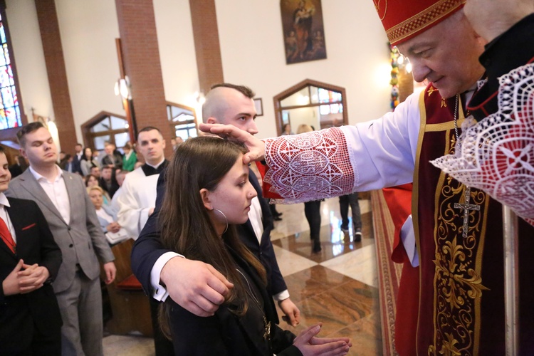 Bierzmowanie w par. pw. Miłosierdzia Bożego w Brzesku