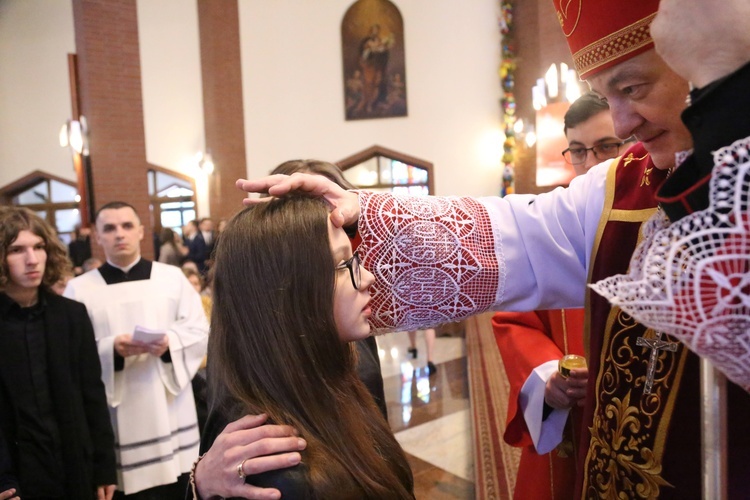 Bierzmowanie w par. pw. Miłosierdzia Bożego w Brzesku