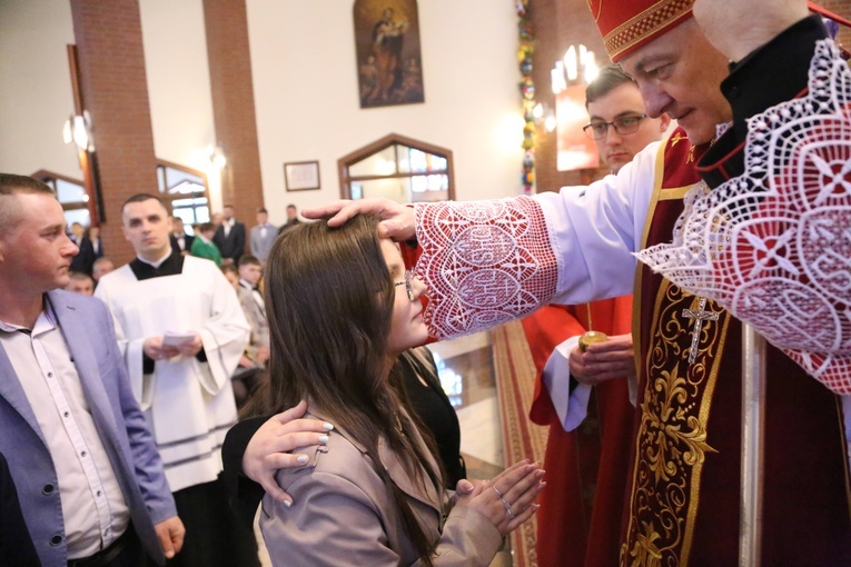 Bierzmowanie w par. pw. Miłosierdzia Bożego w Brzesku